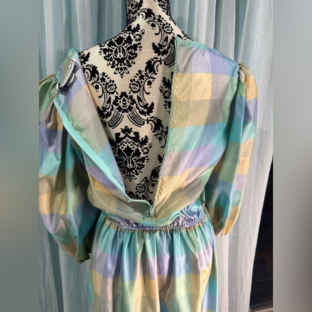 1980’s Donna Morgan Pastel Checkered Designer Cocktail Dress w/ Ruffle Collar - Picture 7 of 12